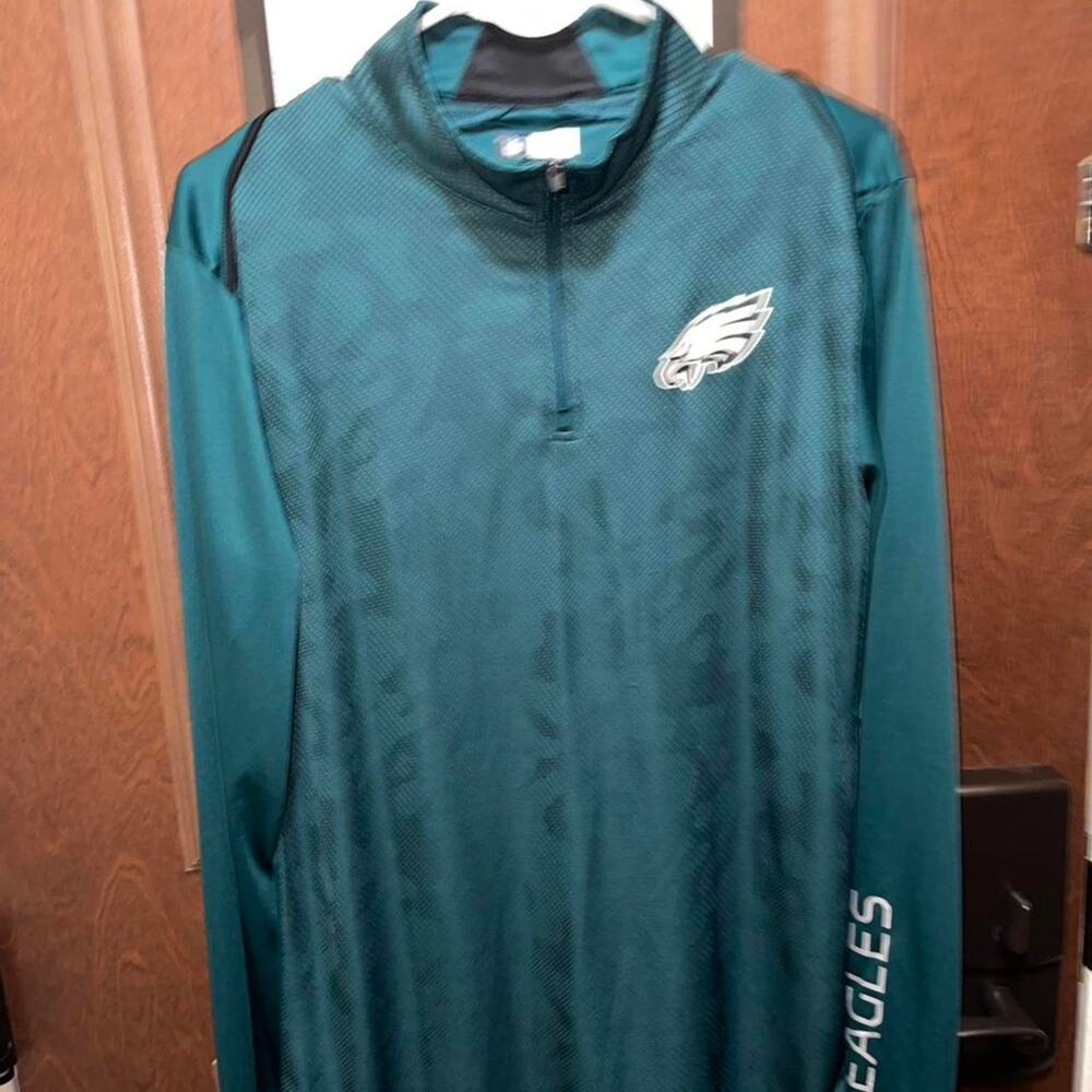 Philadelphia Eagles Henley Top - Size Medium